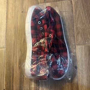 Women’s 9 Plaid Slip on Shoes